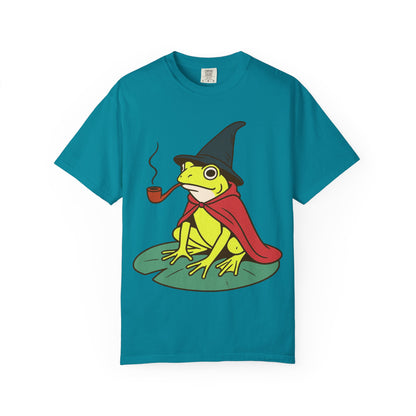 “Pond Sorcerer Supreme” – Pipe Smoking Wizard Frog T-Shirt