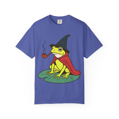 “Pond Sorcerer Supreme” – Pipe Smoking Wizard Frog T-Shirt